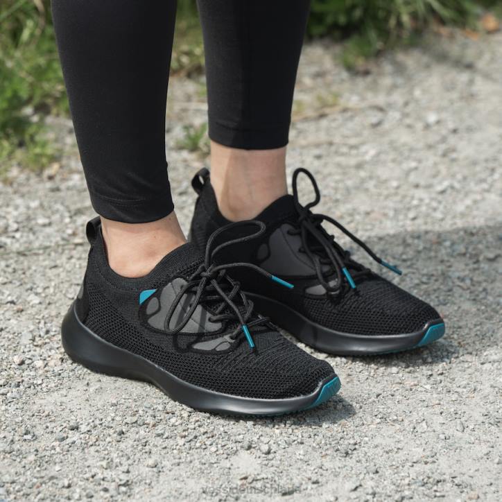 Luftiges Schwarz auf Schwarz Vessi Alltagsbewegung – luftiges Schwarz auf Schwarz B4JF231