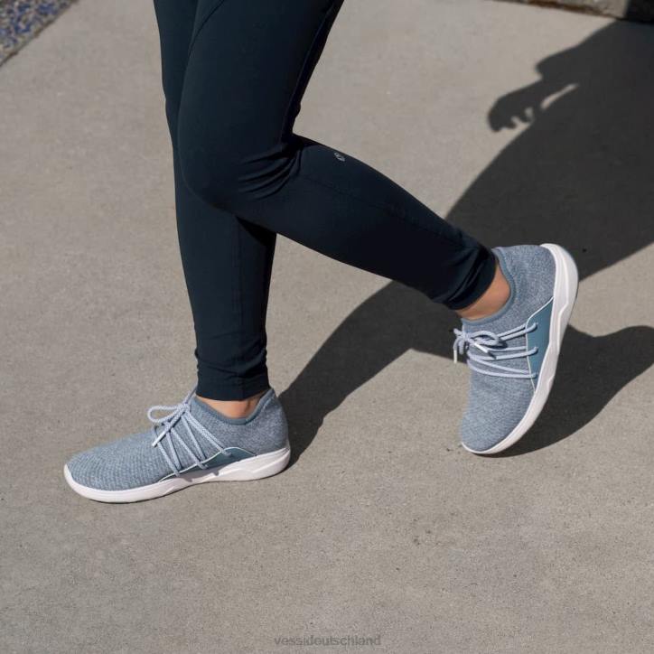 bedecktes Blau Vessi Stadtbild - bewölktes Blau B4JF48