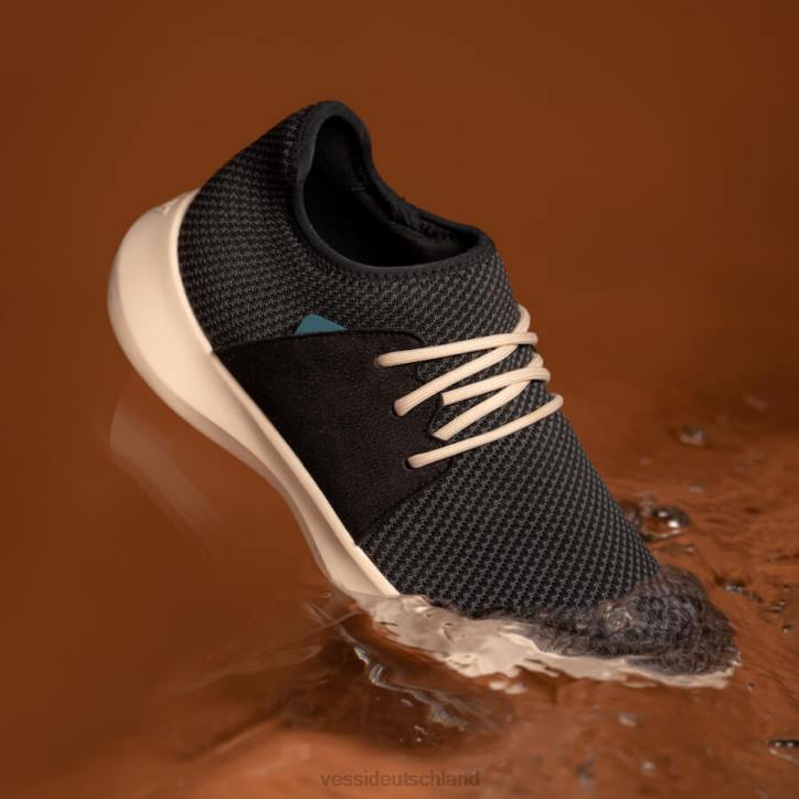 Mitternachtsschwarz auf gebrochenem Weiß Vessi Alltagsklassiker – Mitternachtsschwarz auf gebrochenem Weiß B4JF110